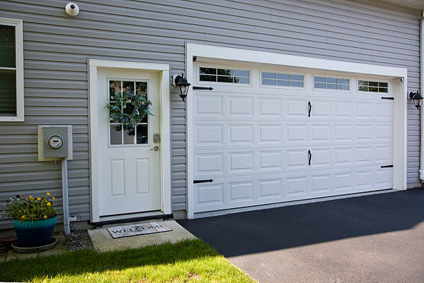 24/7 Emergency Garage Door Panel Replacement experts in Logan County County, IL